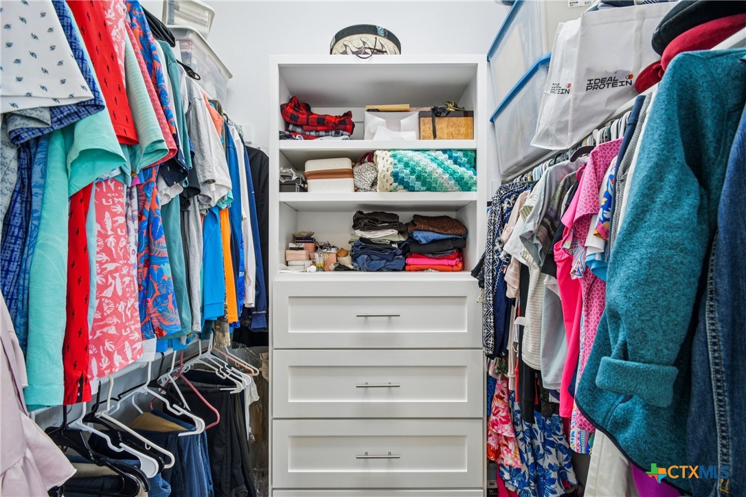 516 Sundance Lane Georgetown, TX 78633 - Photo 24 of 43 Primary Closet
