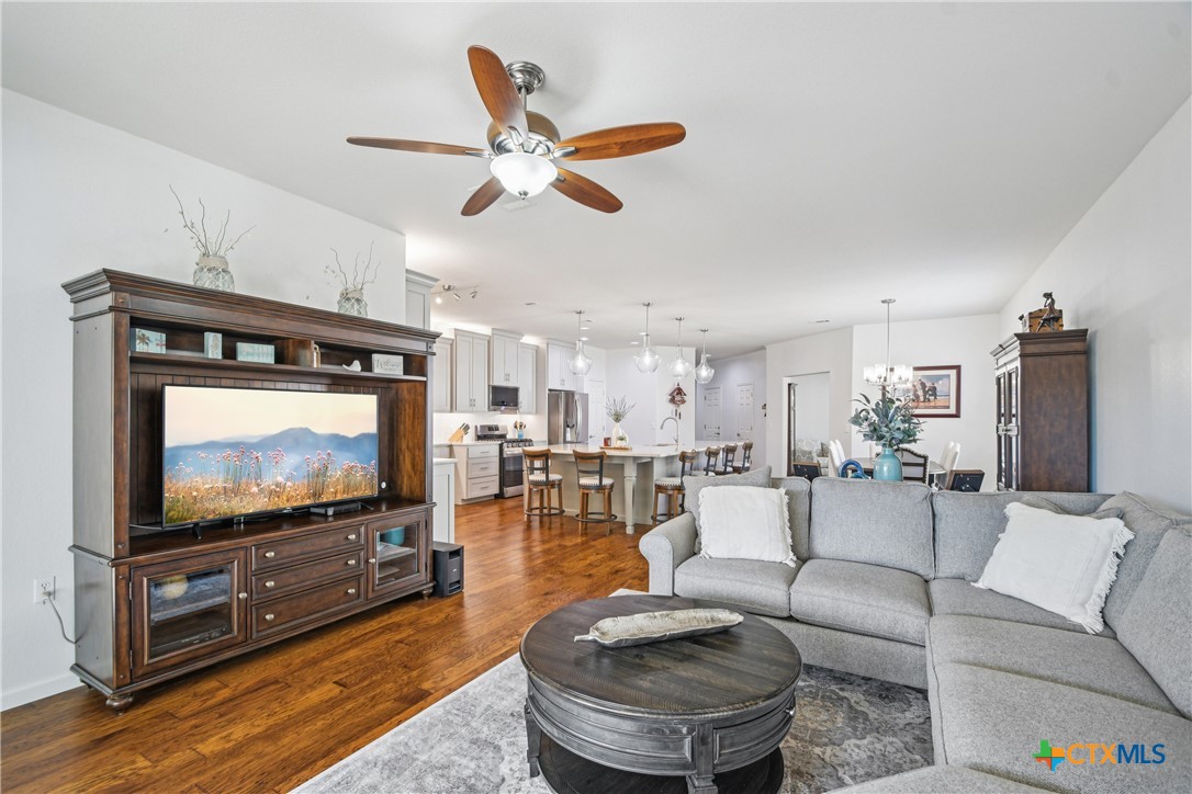 516 Sundance Lane Georgetown, TX 78633 - Photo 10 of 43