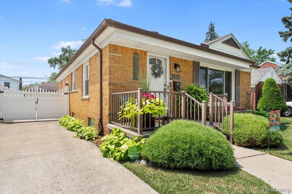 13121 Rosedale Street Southgate, MI 48195 - Photo 2 of 31 Gallery Image 2