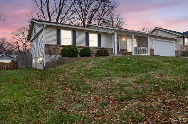 $299,900 | 214 Universal Drive, St. Peters, MO 63376