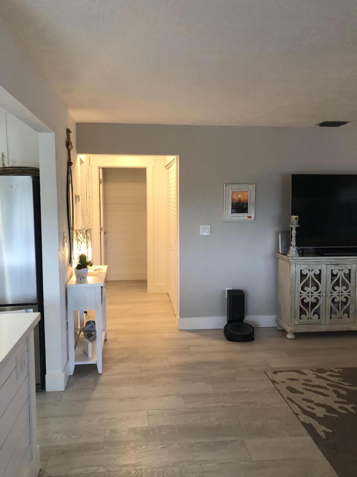 439 4th Road, Unit UPSTAIRS ONLY Key Largo, FL 33037 - Photo 5 of 10 IMG_6208