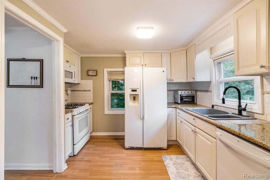 226 Emily Street Flushing, MI 48433 - Photo 7 of 20