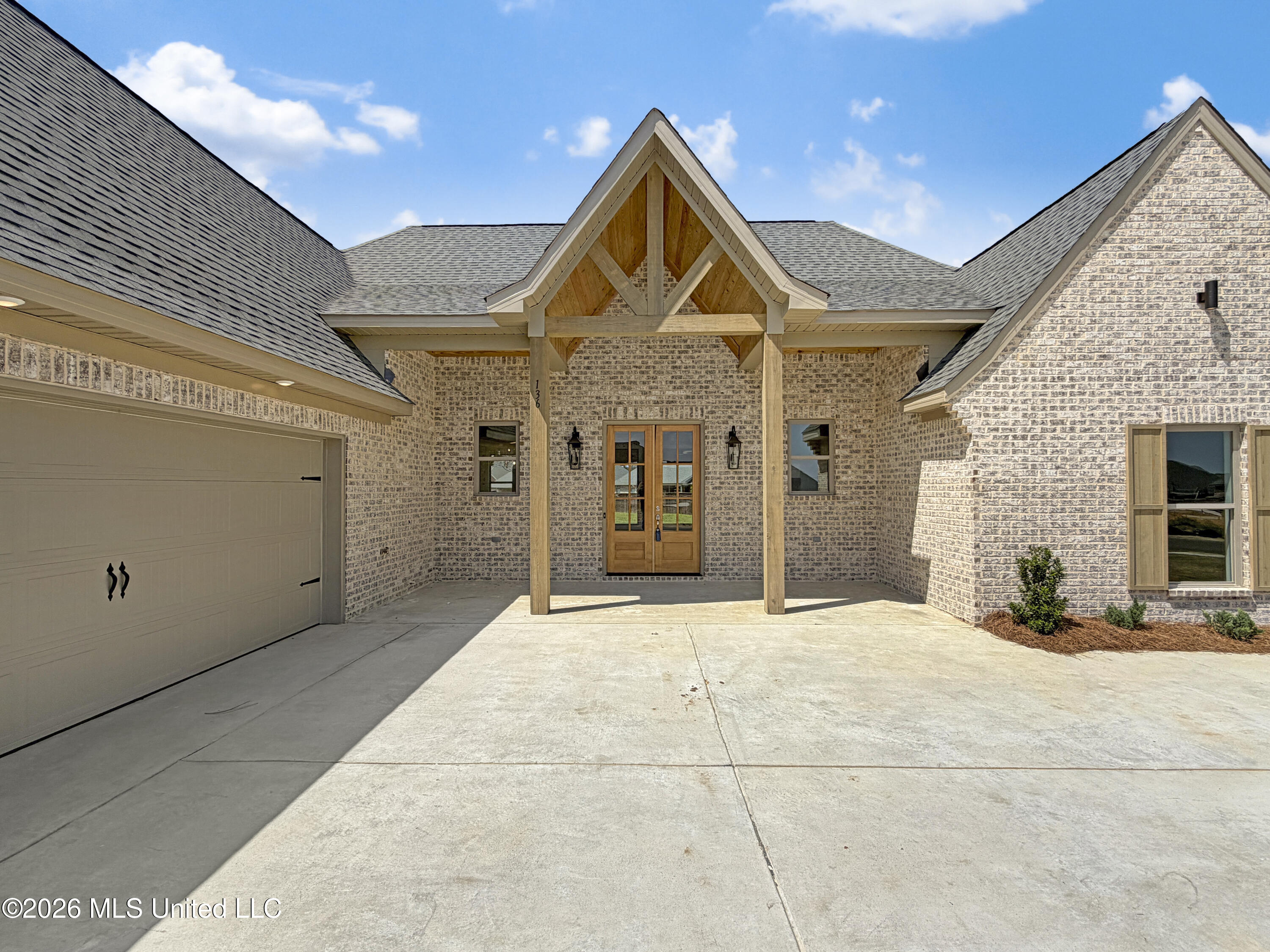 136 Palace Crossing Flowood, MS 39232 - Photo 2 of 28 IMG_5328
