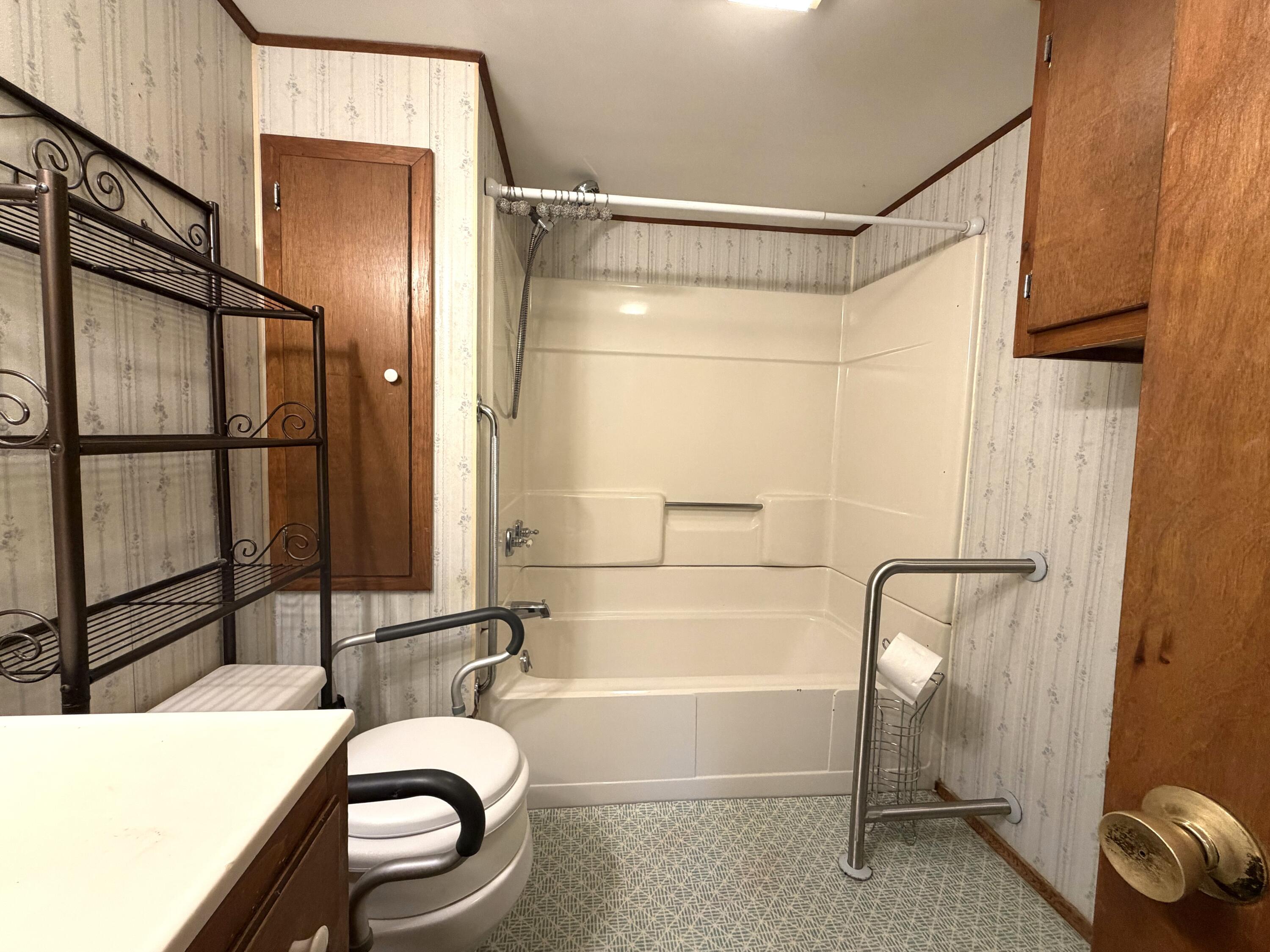 327 Middle Road Oakland, ME 04963 - Photo 12 of 38 12
