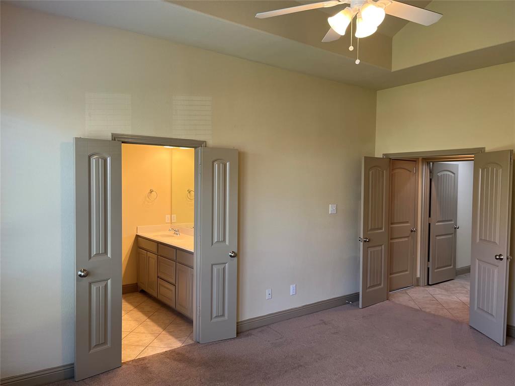 830 La Cima Irving, TX 75039 - Photo 17 of 40 Wired for TV, very high ceilings