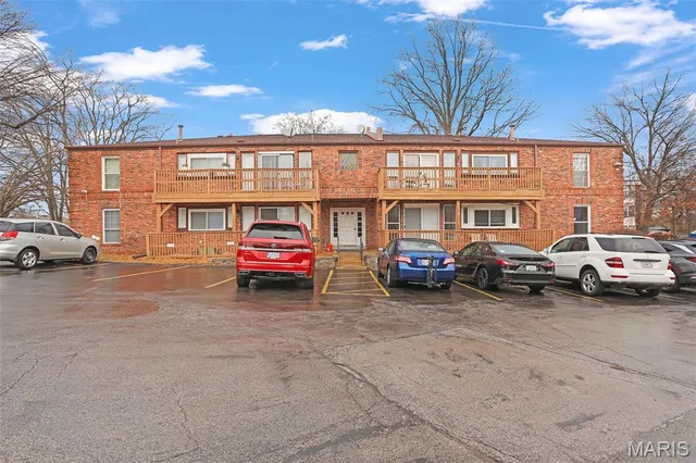 $1,500 | 4278 Chateau De Ville Drive, Unit D, St. Louis, MO 63129