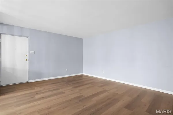 $1,450 | 4278 Chateau De Ville Drive, Unit D, St. Louis, MO 63129