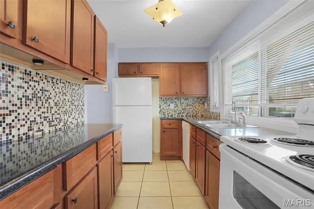 $1,500 | 4278 Chateau De Ville Drive, Unit D, St. Louis, MO 63129