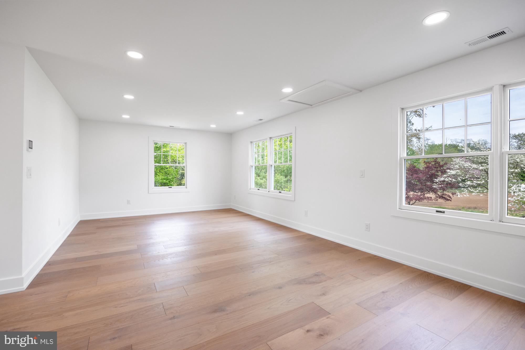 48 Mountainview Court Ewing, NJ 08628 - Photo 24 of 63 an empty room with windows