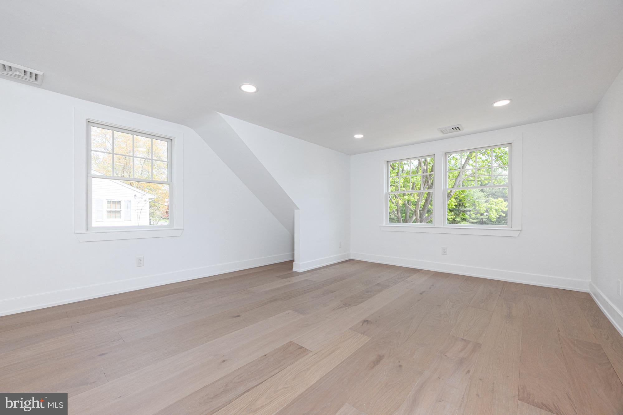 48 Mountainview Court Ewing, NJ 08628 - Photo 37 of 63 an empty room with windows
