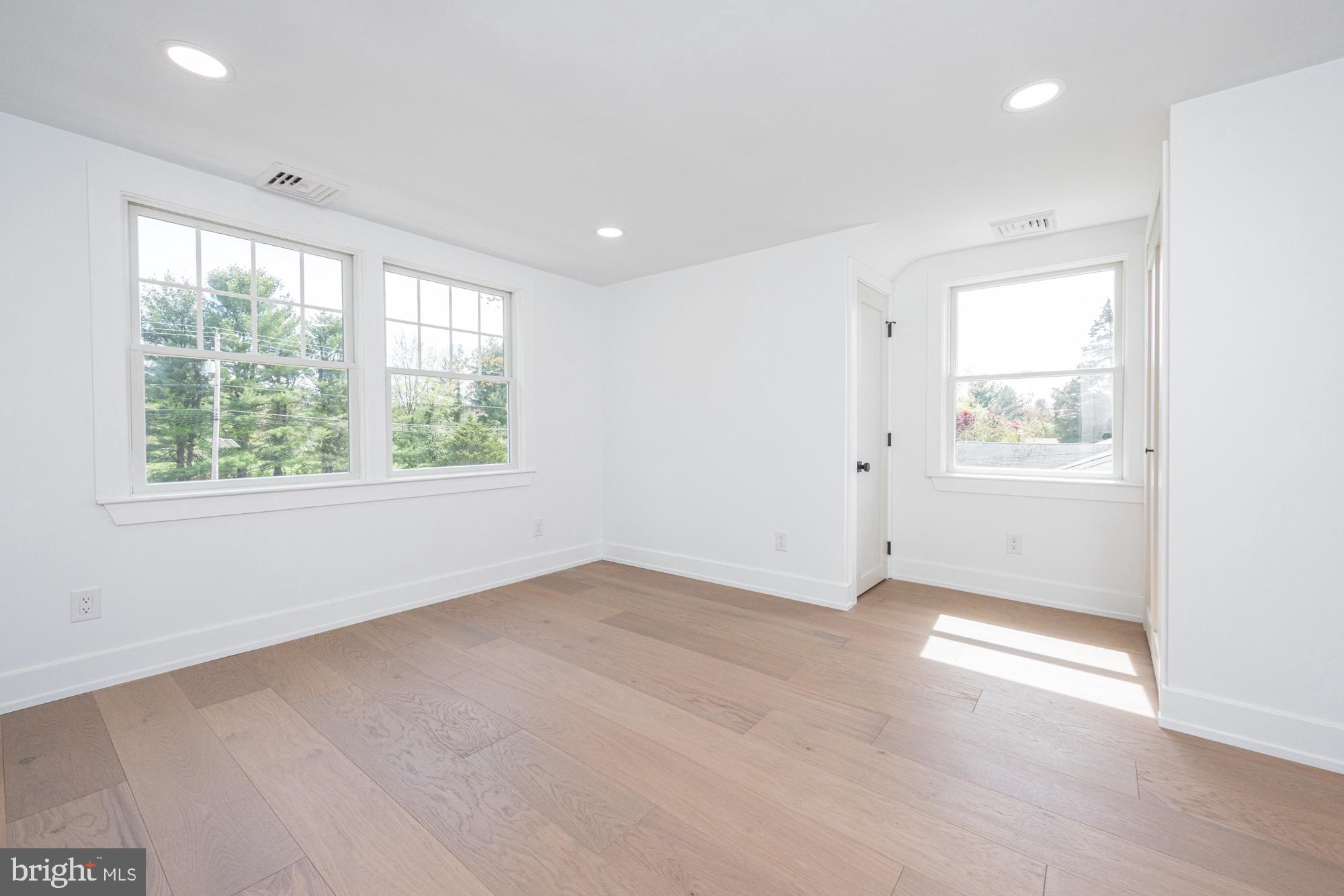 48 Mountainview Court Ewing, NJ 08628 - Photo 42 of 63 an empty room with windows