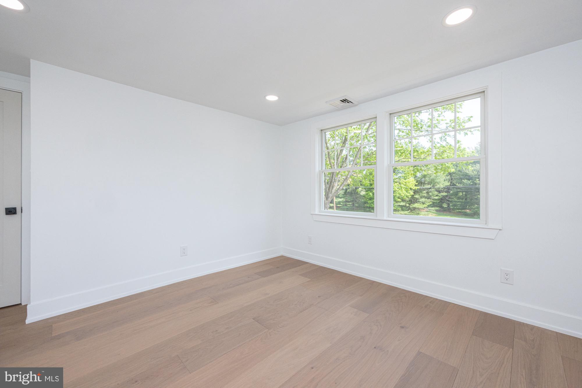 48 Mountainview Court Ewing, NJ 08628 - Photo 43 of 63 an empty room with a window