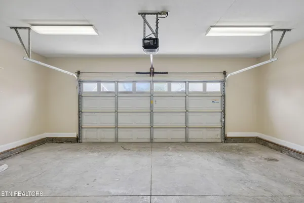 $395,000 | 124 Huntington Lane, Heiskell, TN 37754