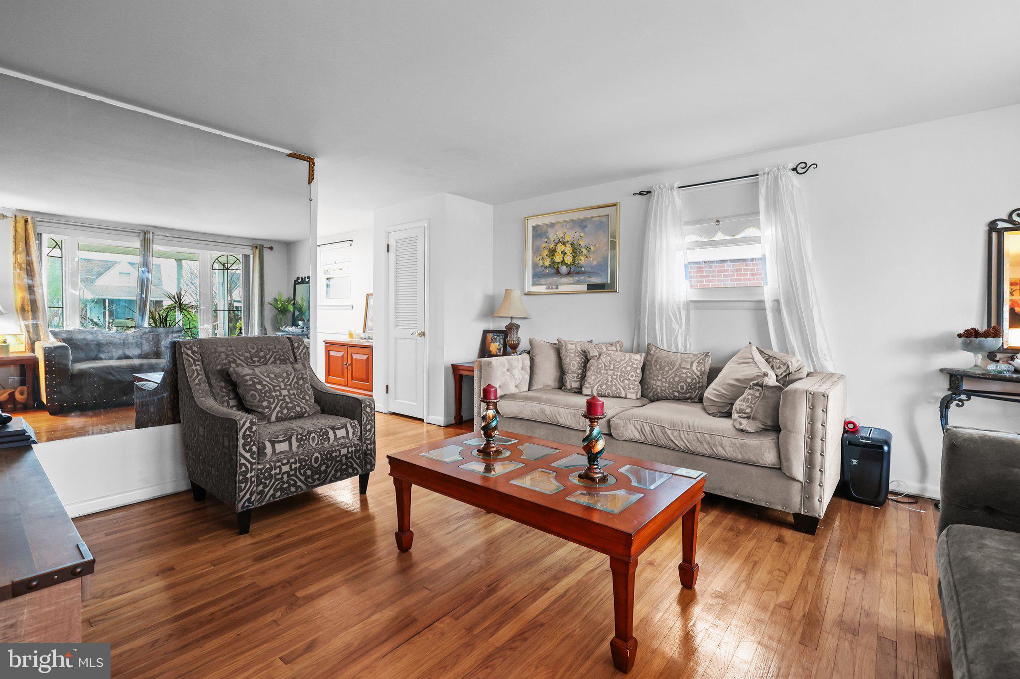 3419 Holyoke Road Philadelphia, PA 19114 - Photo 3 of 30 Gallery Image 3