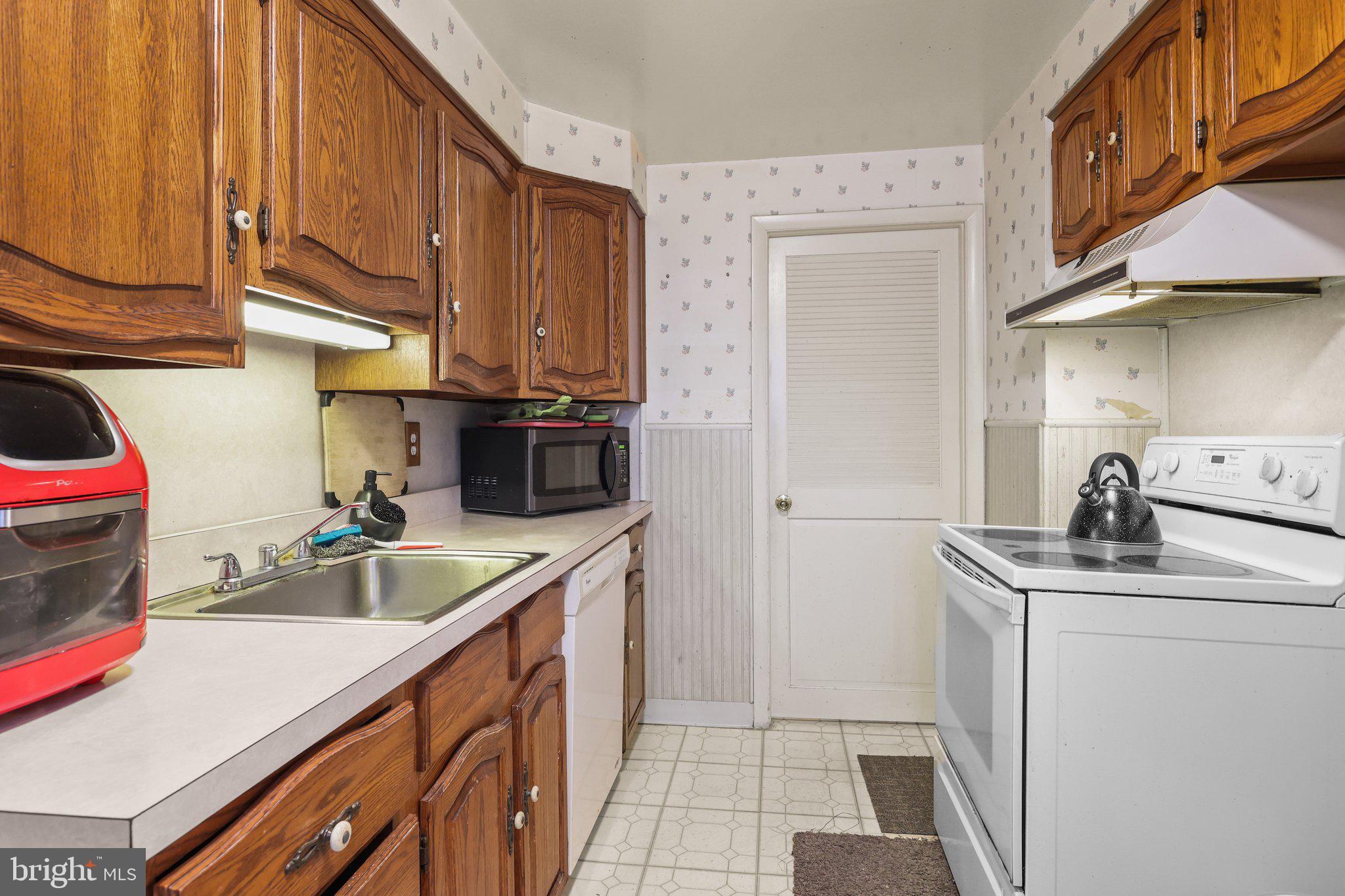 3419 Holyoke Road Philadelphia, PA 19114 - Photo 7 of 30 Gallery Image 7