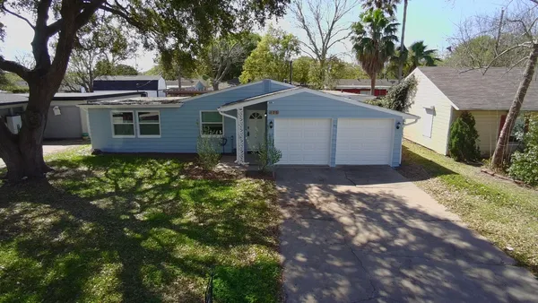 $2,300 | 115 Marlin Avenue, Galveston, TX 77550