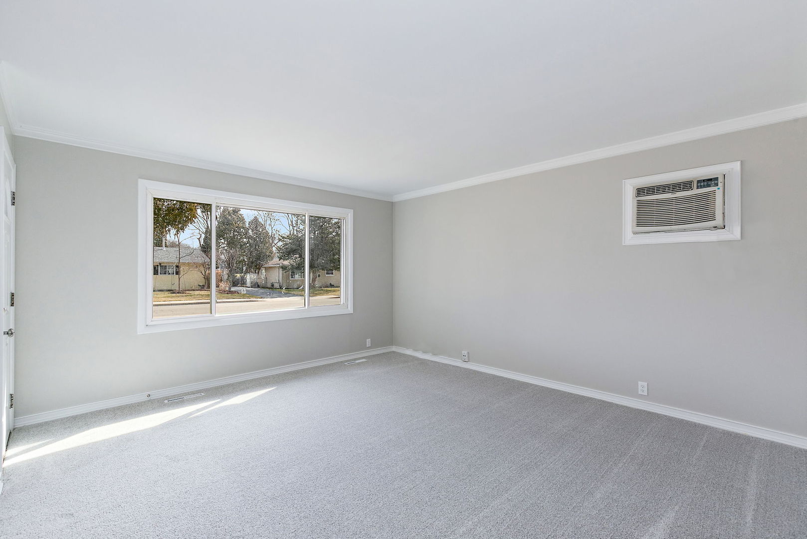 44 Wren Road Carpentersville, IL 60110 - Photo 4 of 13 Gallery Image 4