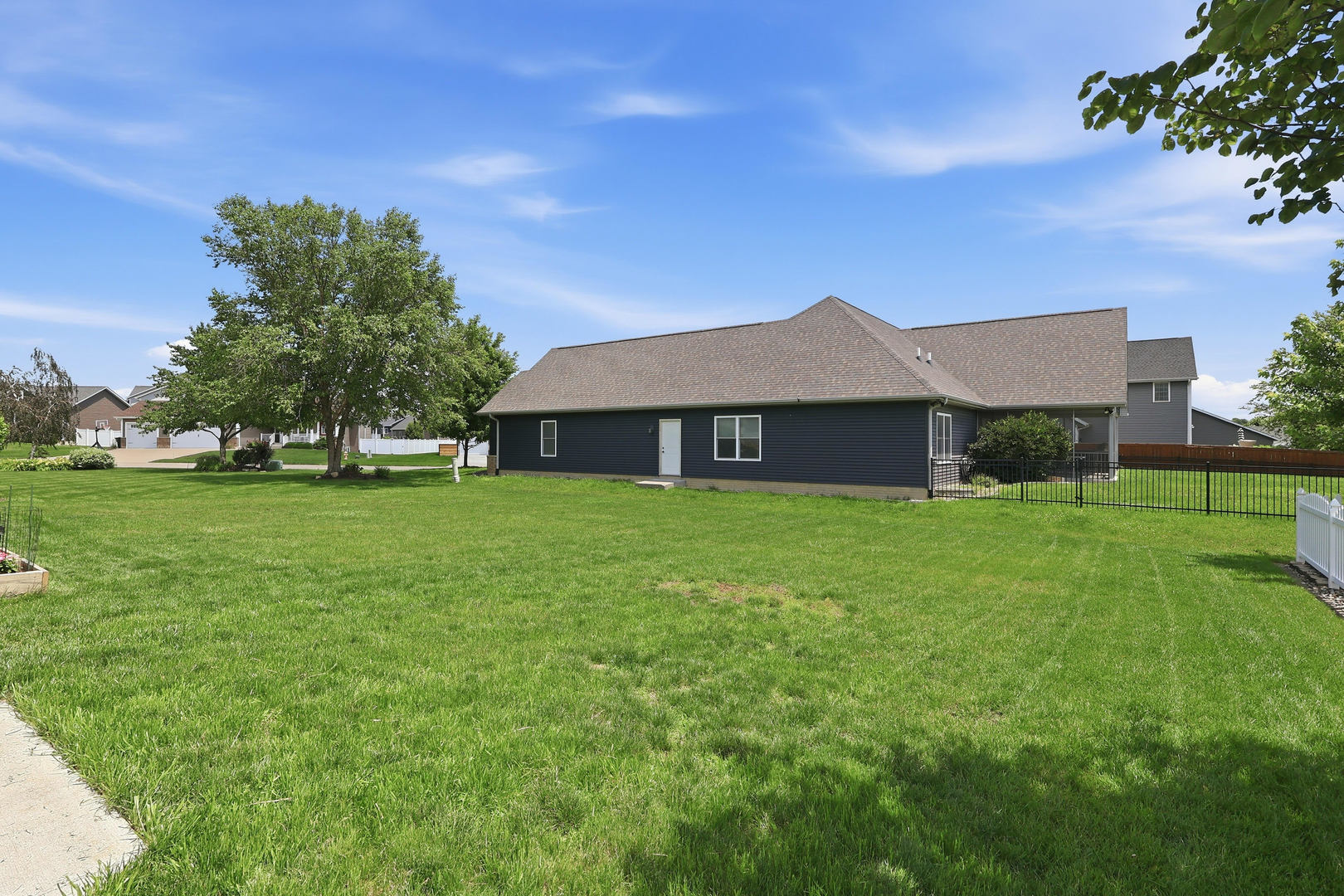6015 Spring Street Davenport, IA 52807 - Photo 3 of 9