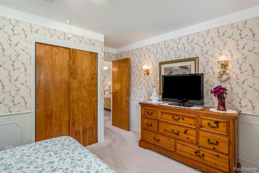 311 Reitman Court Rochester Hills, MI 48307 - Photo 13 of 32