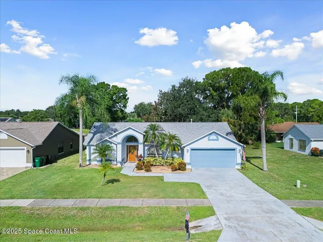 a view of a house with a big yard