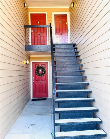 a view of a yard with a house
