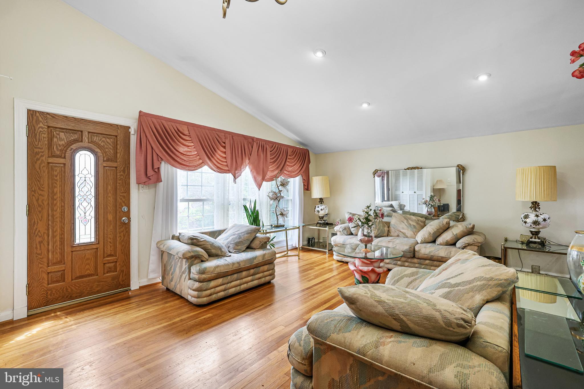 13206 May Court Silver Spring, MD 20906 - Photo 4 of 39