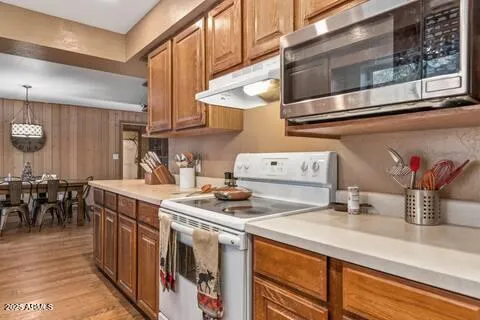 a kitchen that has a lot of cabinets in it