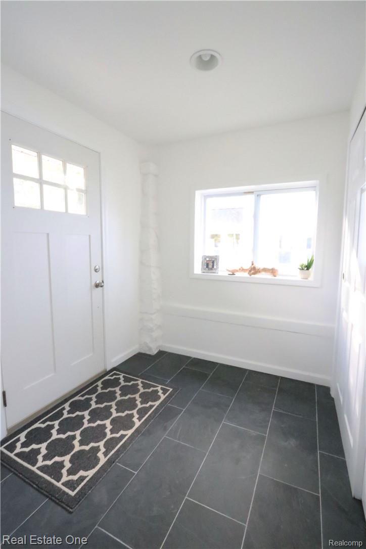 1817 Manse Road Waterford, MI 48328 - Photo 10 of 16 Mud Room.jpg
