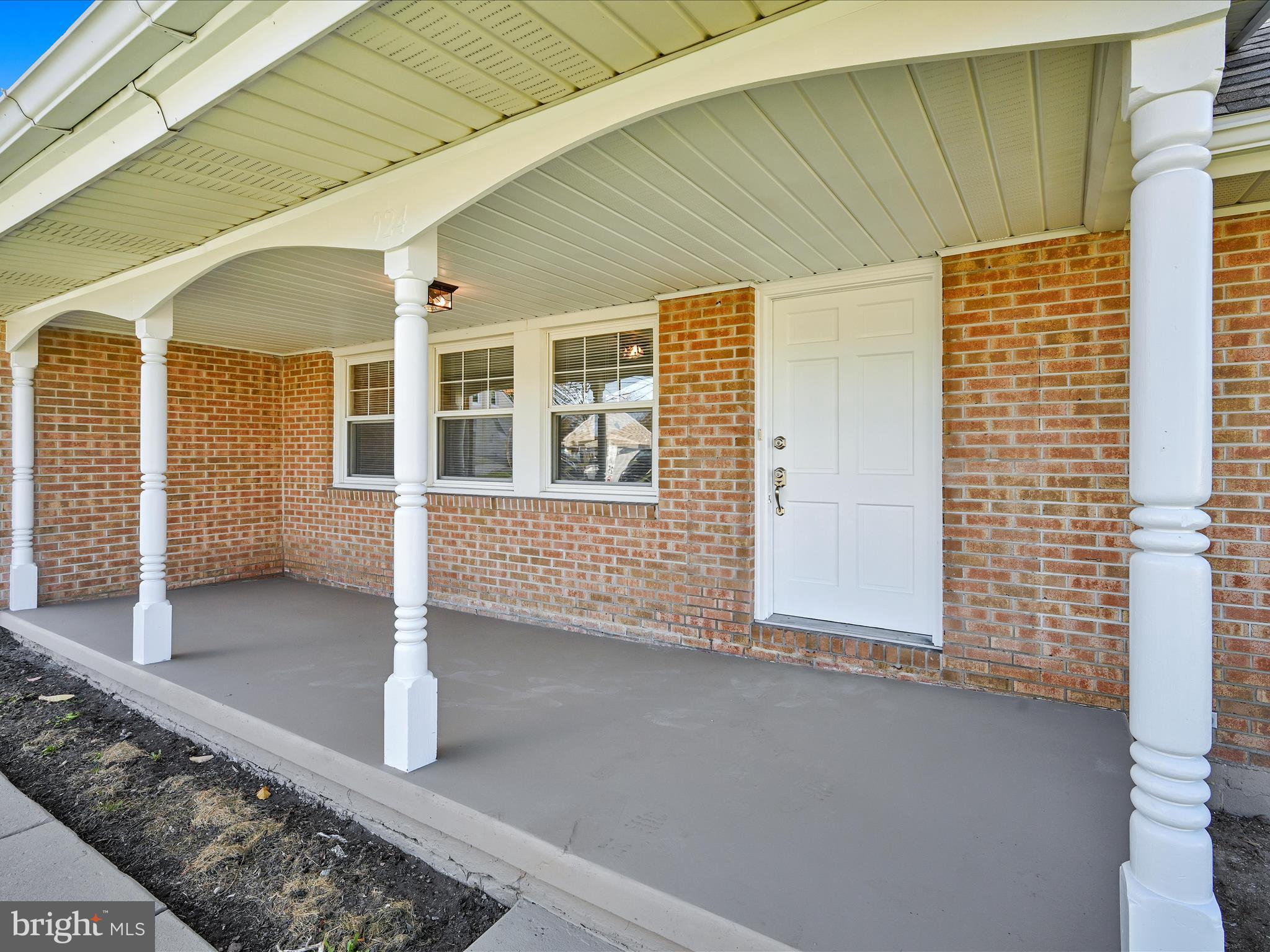 924 High Boulevard Reading, PA 19607 - Photo 4 of 33 Front Porch