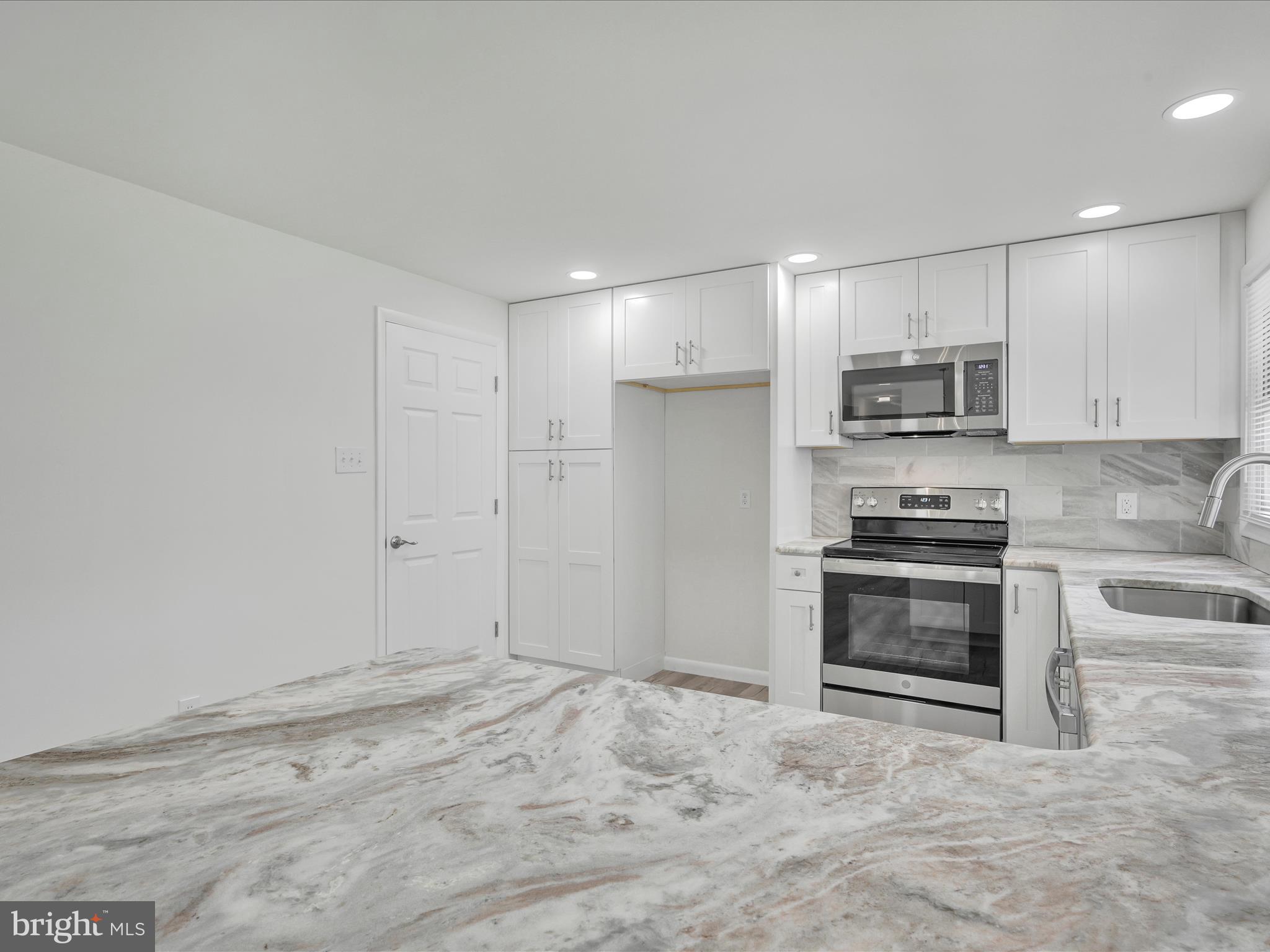 924 High Boulevard Reading, PA 19607 - Photo 7 of 33 Kitchen