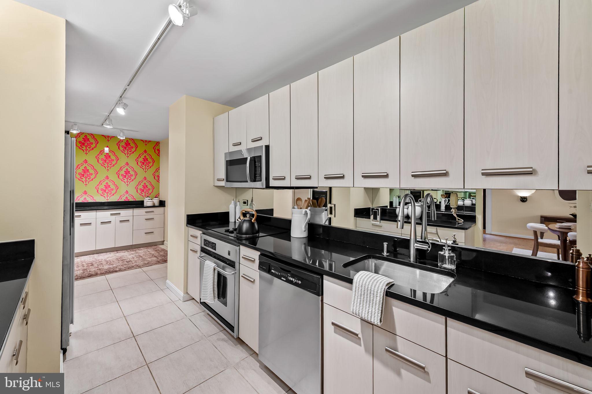 111 Hamlet Hill Road, Unit 406 Baltimore, MD 21210 - Photo 11 of 37