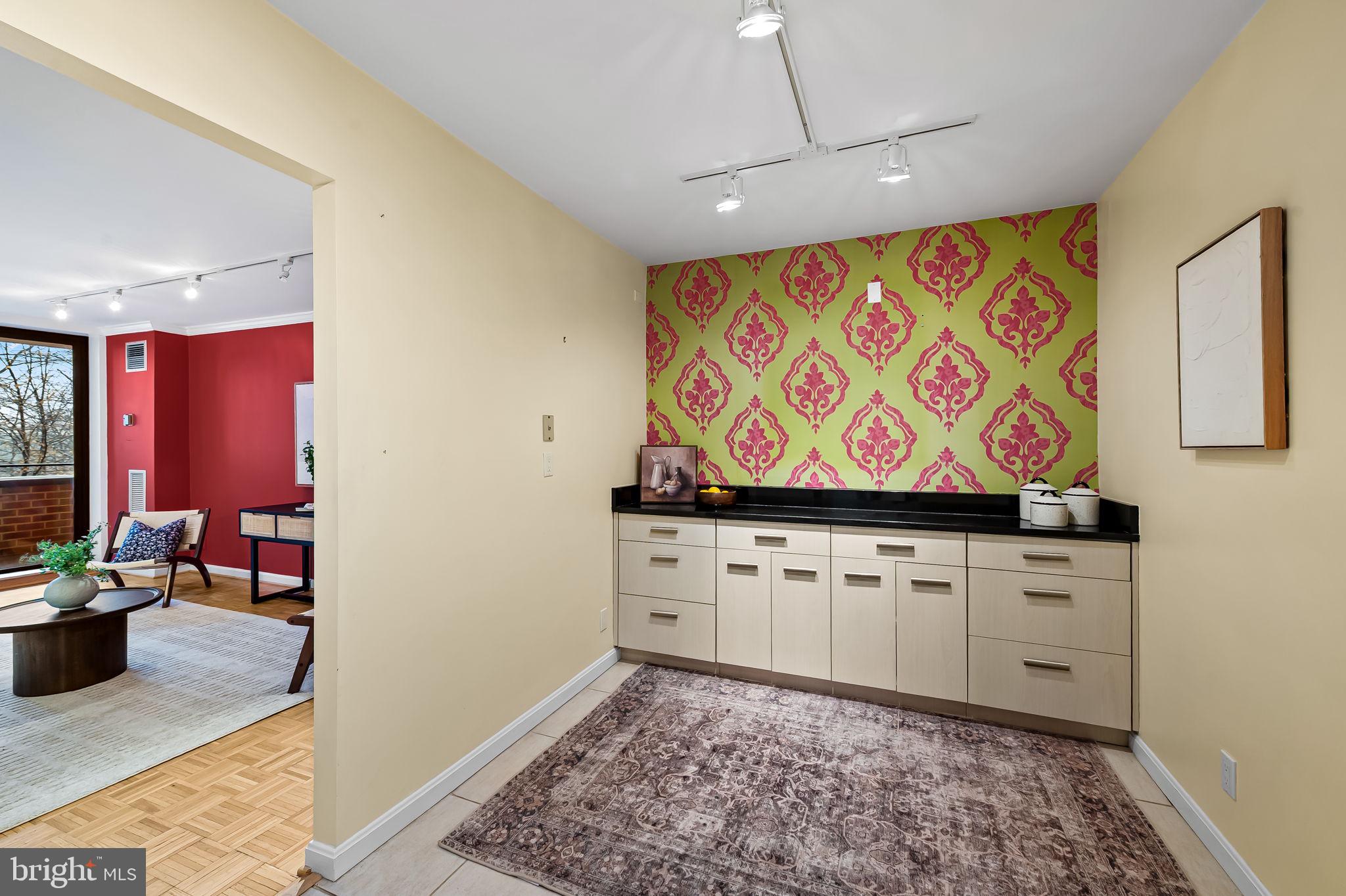 111 Hamlet Hill Road, Unit 406 Baltimore, MD 21210 - Photo 13 of 37 Eat-in kitchen