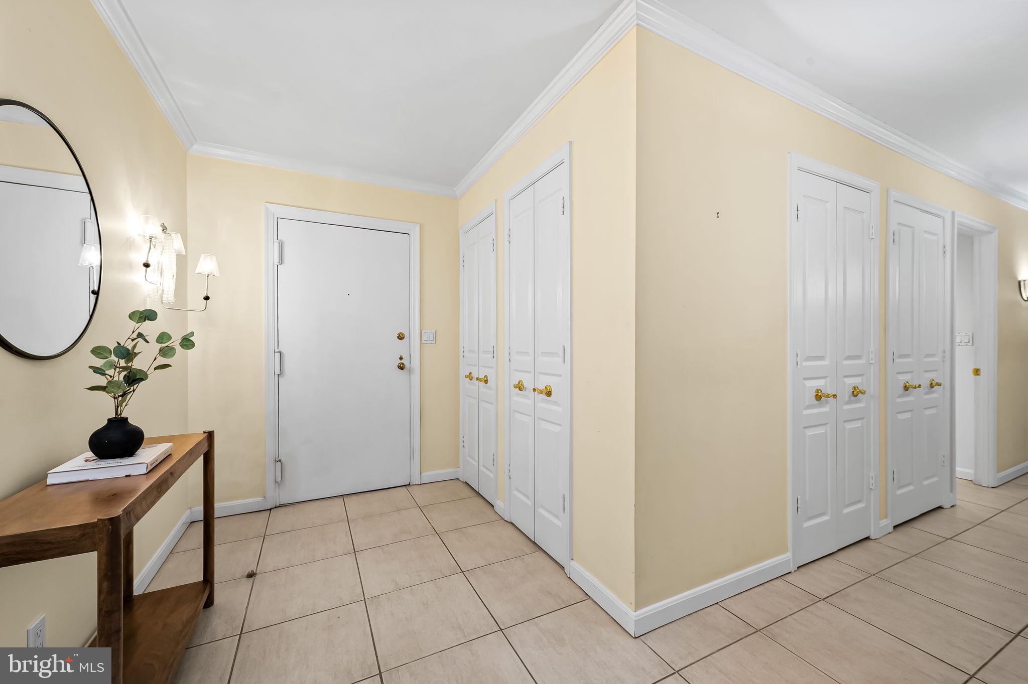 111 Hamlet Hill Road, Unit 406 Baltimore, MD 21210 - Photo 3 of 37 Large entry foyer