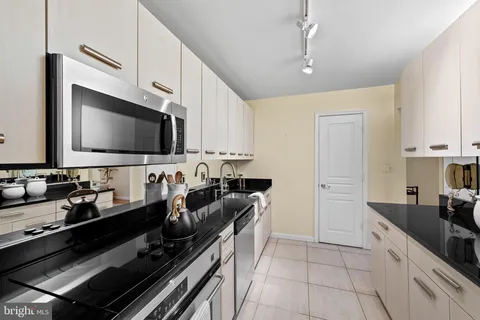 $389,000 | 111 Hamlet Hill Road, Unit 406, Baltimore, MD 21210