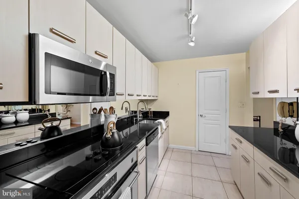 $389,000 | 111 Hamlet Hill Road, Unit 406, Baltimore, MD 21210