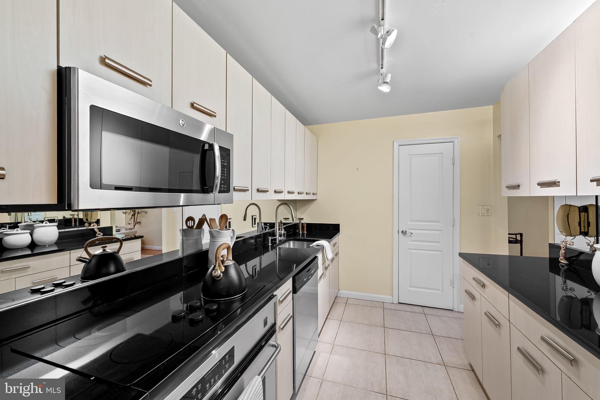 111 Hamlet Hill Road, Unit 406 Baltimore, MD 21210 - Photo 10 of 37