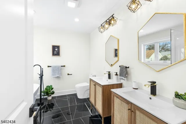 $899,900 | 61 West Colfax Avenue, Roselle Park, NJ 07204