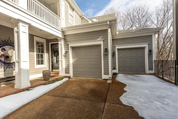 $695,000 | 170 Harbor Isle Circle North, Memphis, TN 38103