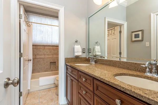 $695,000 | 170 Harbor Isle Circle North, Memphis, TN 38103