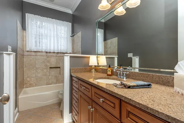 $695,000 | 170 Harbor Isle Circle North, Memphis, TN 38103