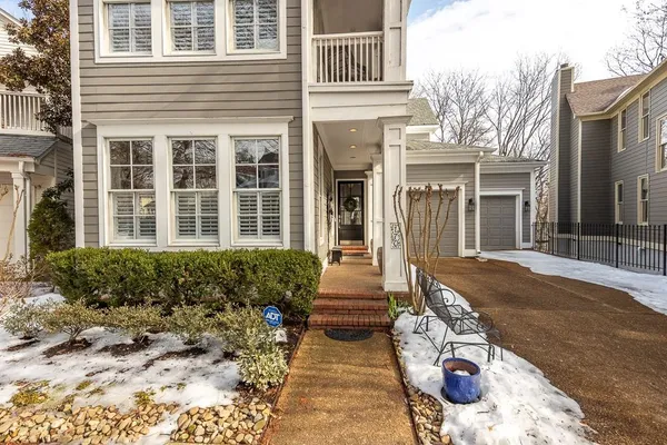 $695,000 | 170 Harbor Isle Circle North, Memphis, TN 38103