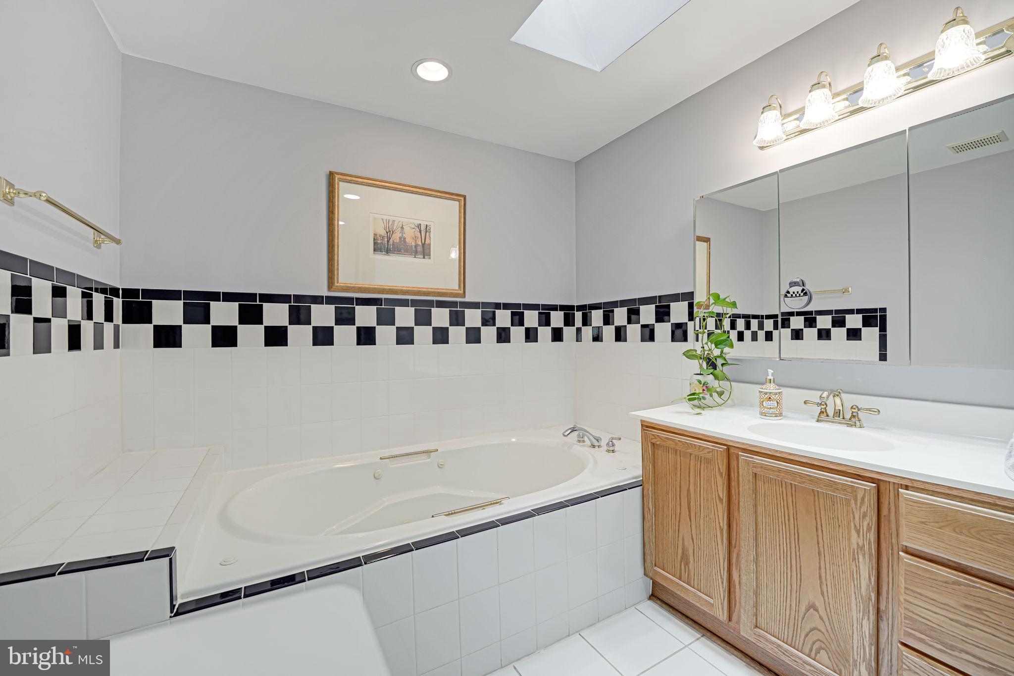 1708 Burning Tree Drive Vienna, VA 22182 - Photo 31 of 57 Main level en suite jetted tub