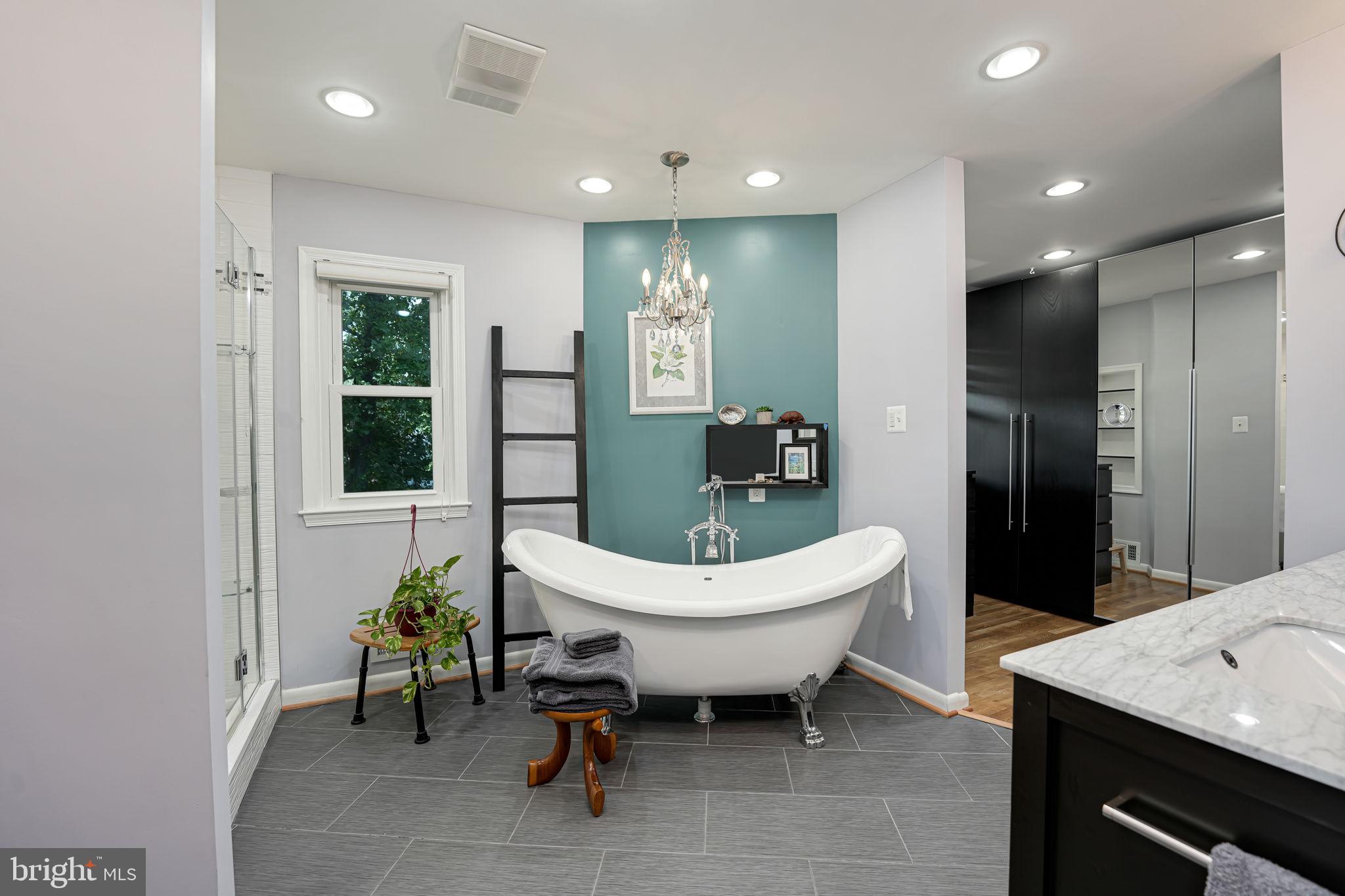 1708 Burning Tree Drive Vienna, VA 22182 - Photo 41 of 57 Upper level primary en suite