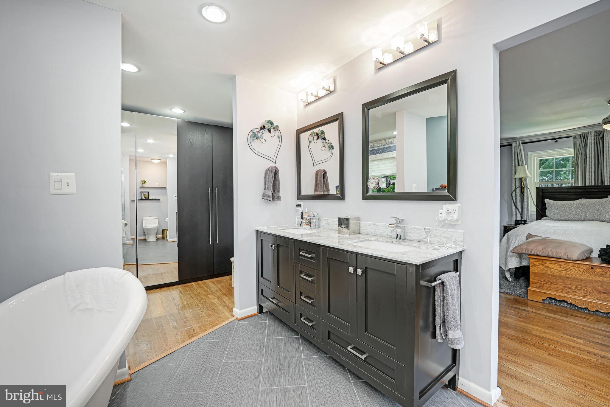 1708 Burning Tree Drive Vienna, VA 22182 - Photo 44 of 57 Upper level primary en suite