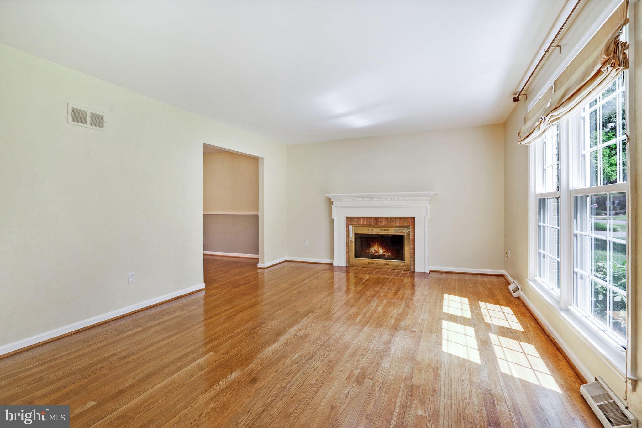 1708 Burning Tree Drive Vienna, VA 22182 - Photo 5 of 57