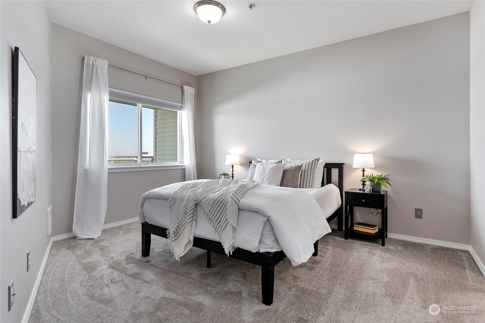 1011 Bancroft Street, Unit 303 Bellingham, WA 98225 - Photo 20 of 40 a bedroom with a bed and a table