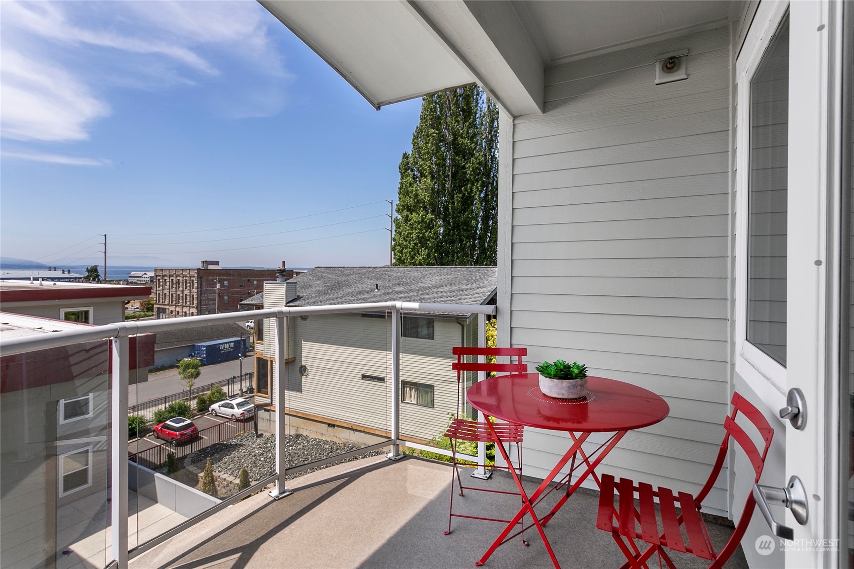 1011 Bancroft Street, Unit 303 Bellingham, WA 98225 - Photo 4 of 40 a balcony with table and chairs