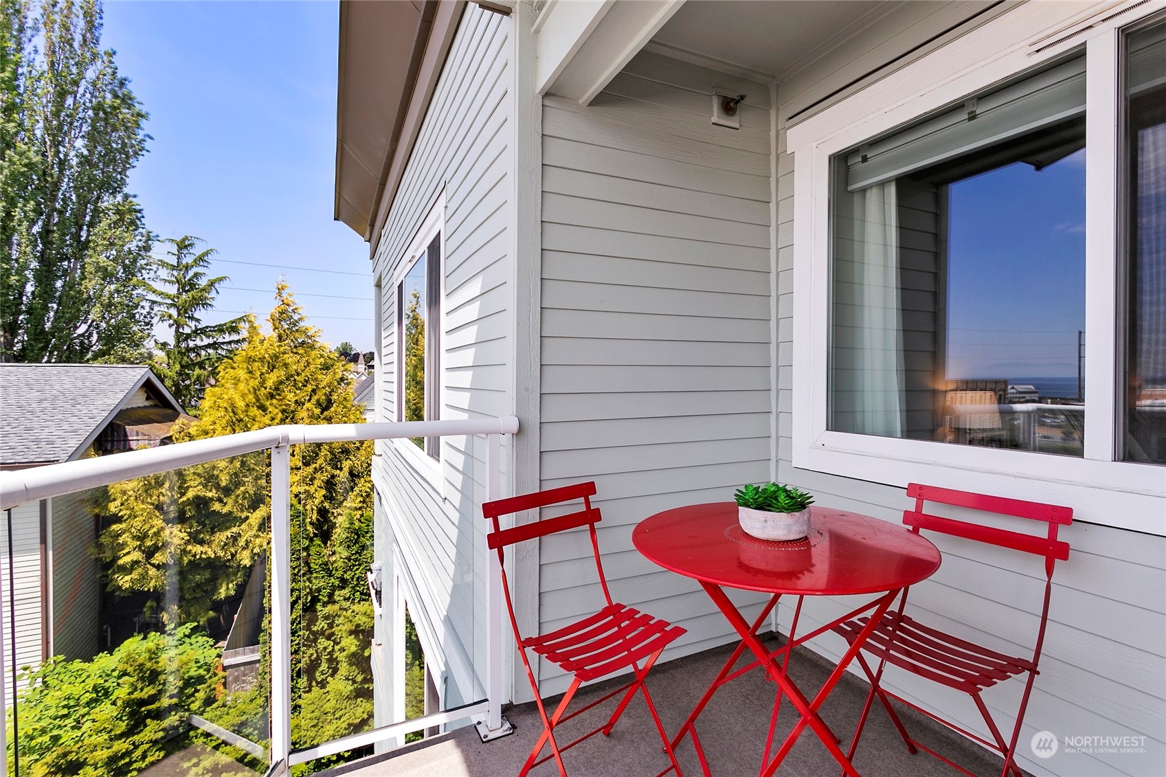 1011 Bancroft Street, Unit 303 Bellingham, WA 98225 - Photo 5 of 40 a balcony with table and chairs