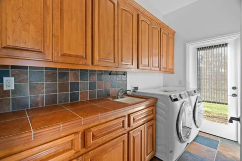 $1,999,999 | 1353 Perry Ct., Hollister, CA 95023