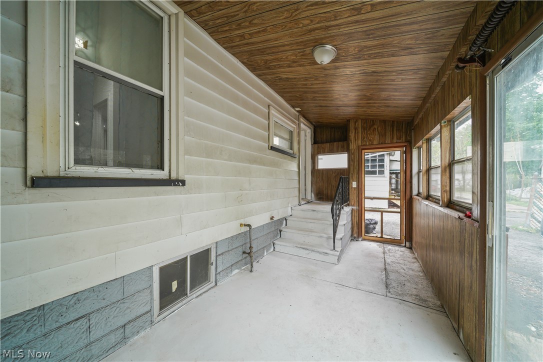 642 Parkman Road Northwest Warren, OH 44485 - Photo 10 of 24